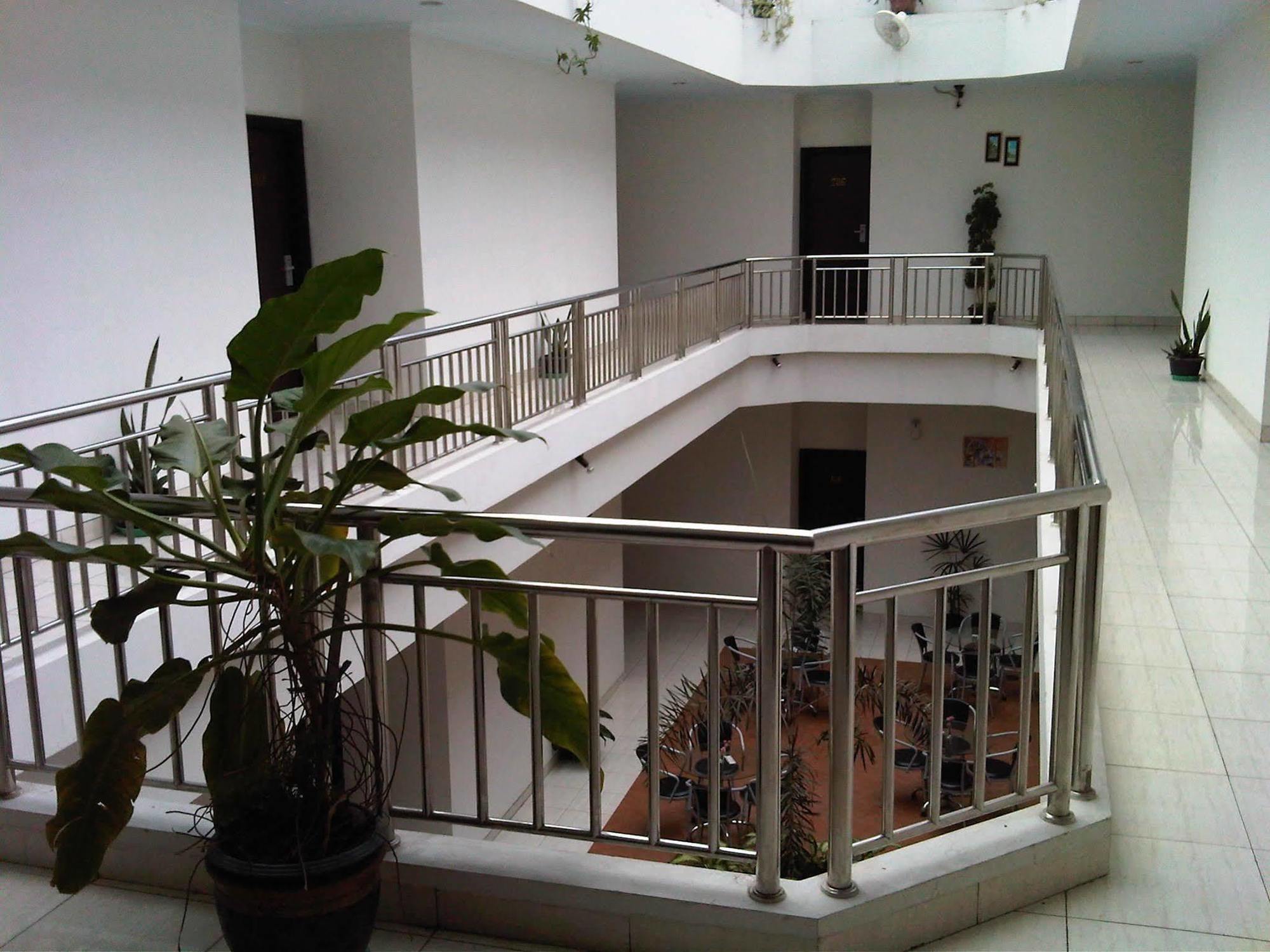 Hotel Lucky Inn Manado Exterior foto